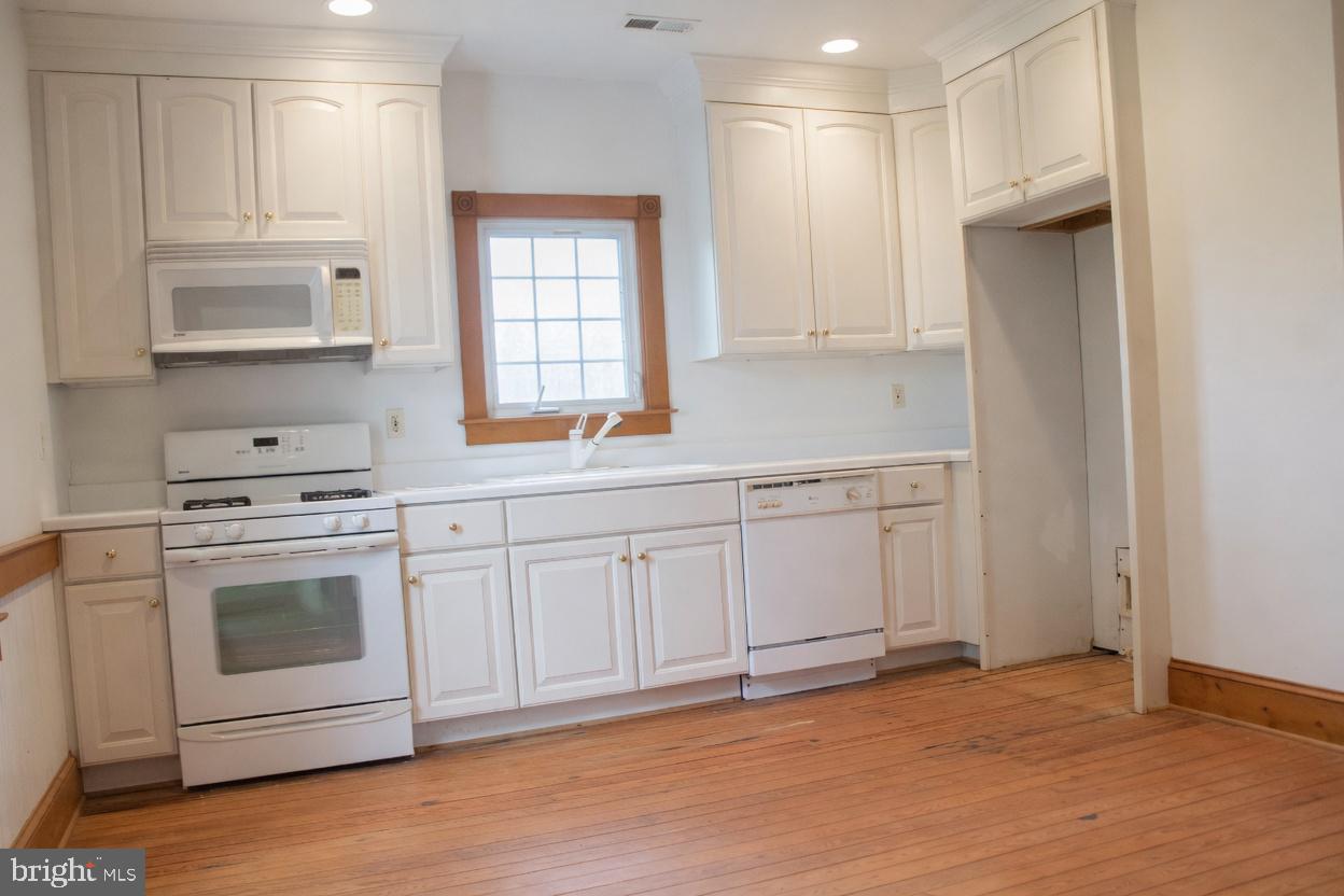 4461 Morrisville Road Bealeton, VA 22712 - Photo 7 of 26 Kitchen