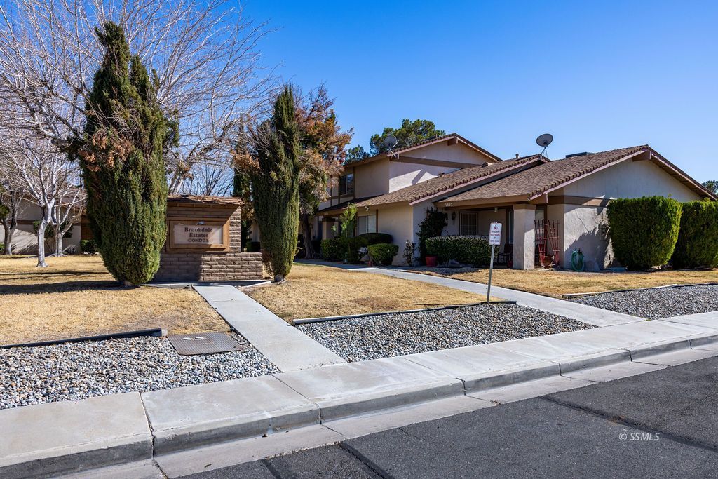1004 Peg Street Ridgecrest, CA 93555 - Photo 2 of 28