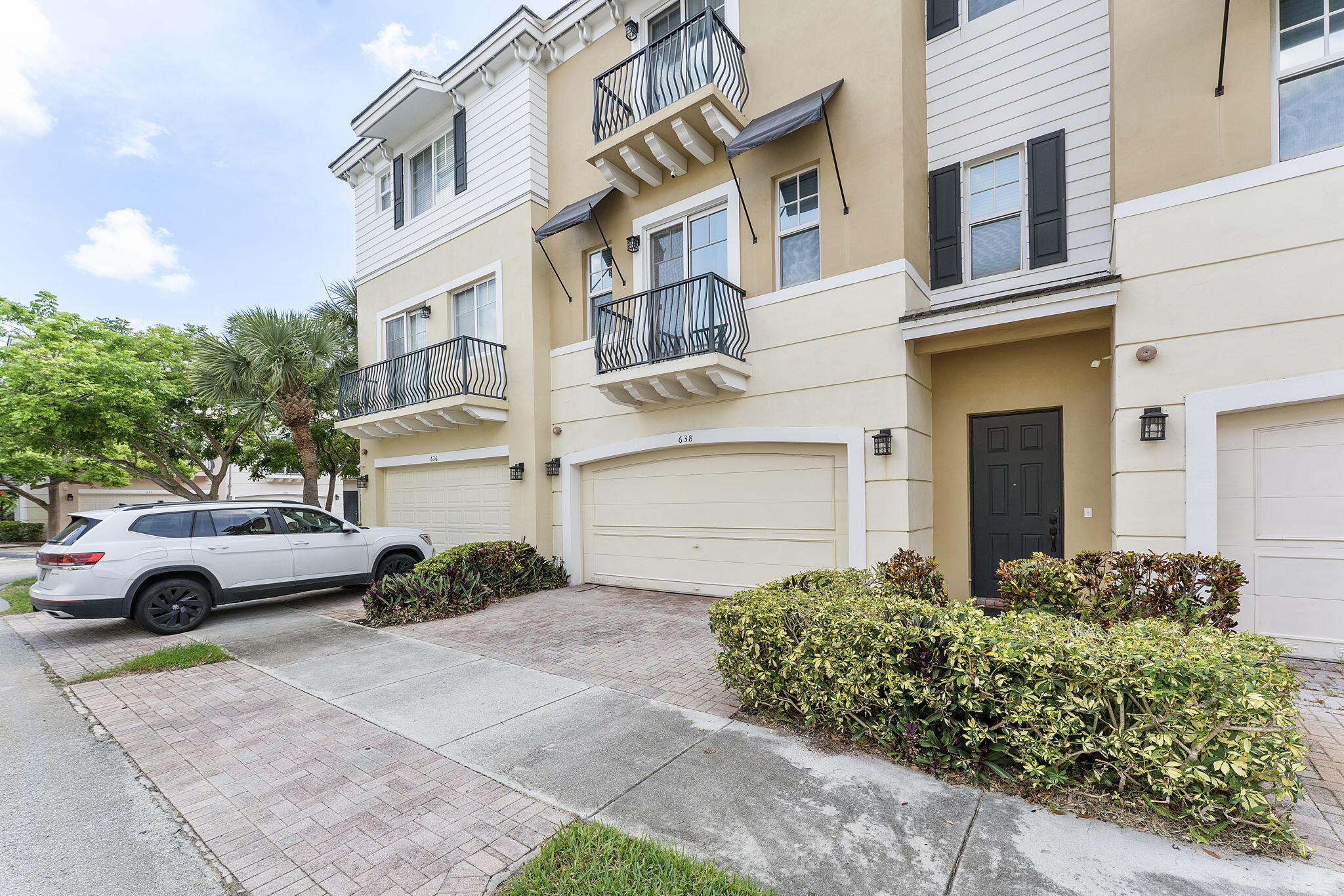 638 Northwest 38th Circle Boca Raton, FL 33431 - Photo 2 of 57 2-web-or-mls-DSC09348
