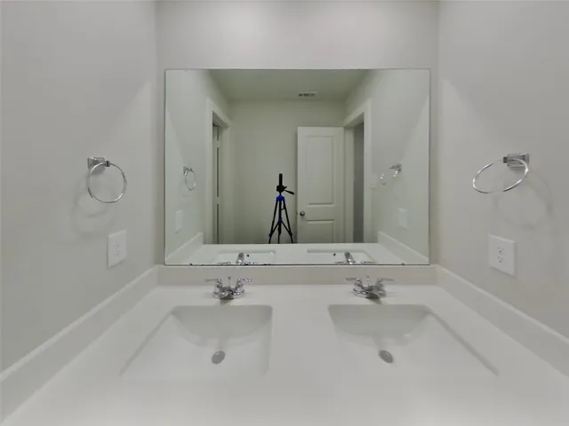 $2,609 | 9835 Willow Creek, Unit 304, Tomball, TX 77375