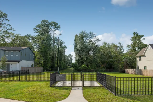 $2,609 | 9835 Willow Creek, Unit 304, Tomball, TX 77375