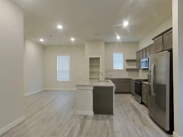 $2,609 | 9835 Willow Creek, Unit 304, Tomball, TX 77375