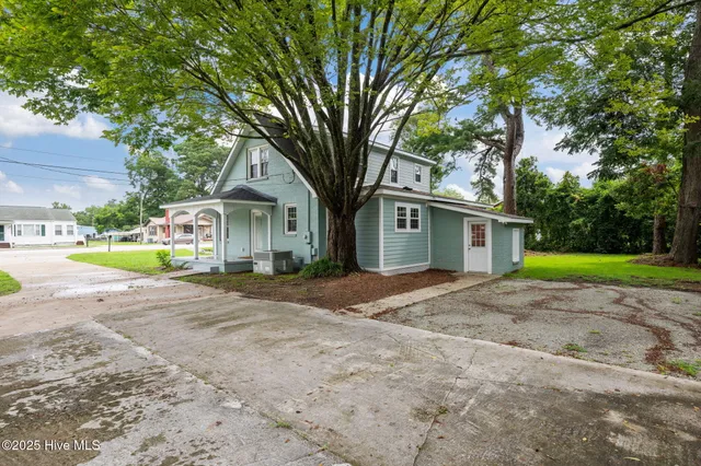 $349,900 | 403 Main Street, Bayboro, NC 28515