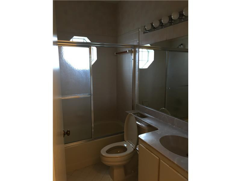 6735 Via Regina, Unit 6735 Boca Raton, FL 33433 - Photo 10 of 14 Bathroom