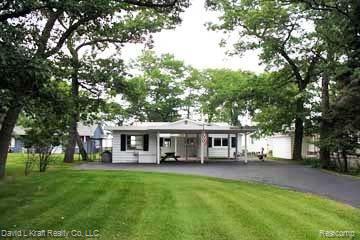 8816CrescentBeachFromRoad