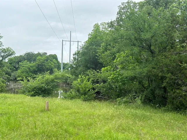 a view of a lake with houses in outdoor space