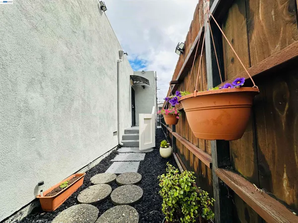 $499,000 | 1249 88th Avenue, Oakland, CA 94621