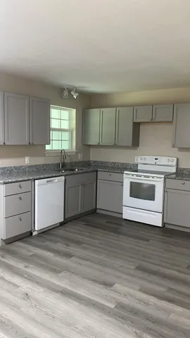 $1,250 | 122 Hampton Drive, Crestview, FL 32539