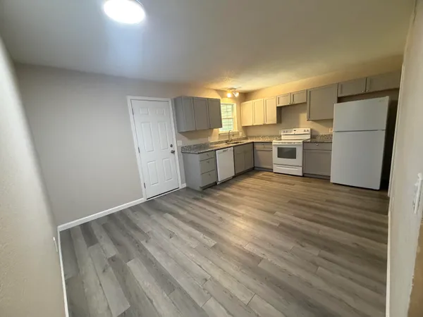 $1,195 | 122 Hampton Drive, Crestview, FL 32539