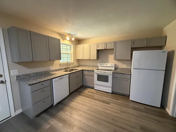 $1,195 | 122 Hampton Drive, Crestview, FL 32539