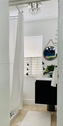 a view of entryway with chandelier