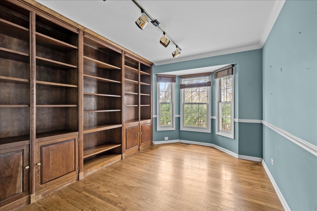 1120 Romona Road Wilmette, IL 60091 - Photo 13 of 33