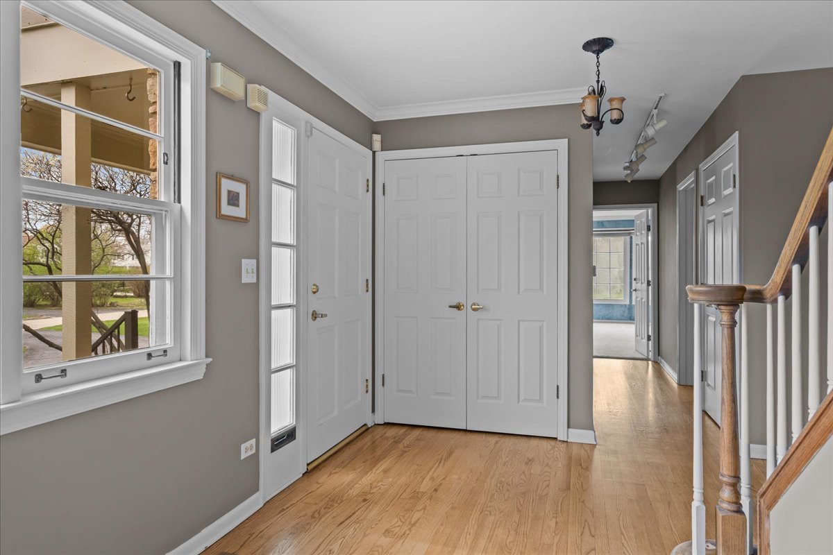 1120 Romona Road Wilmette, IL 60091 - Photo 3 of 33