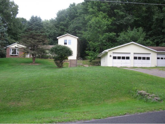 277 Richards Road Chenango Forks, NY 13746 - Photo 4 of 24 Gallery Image 4