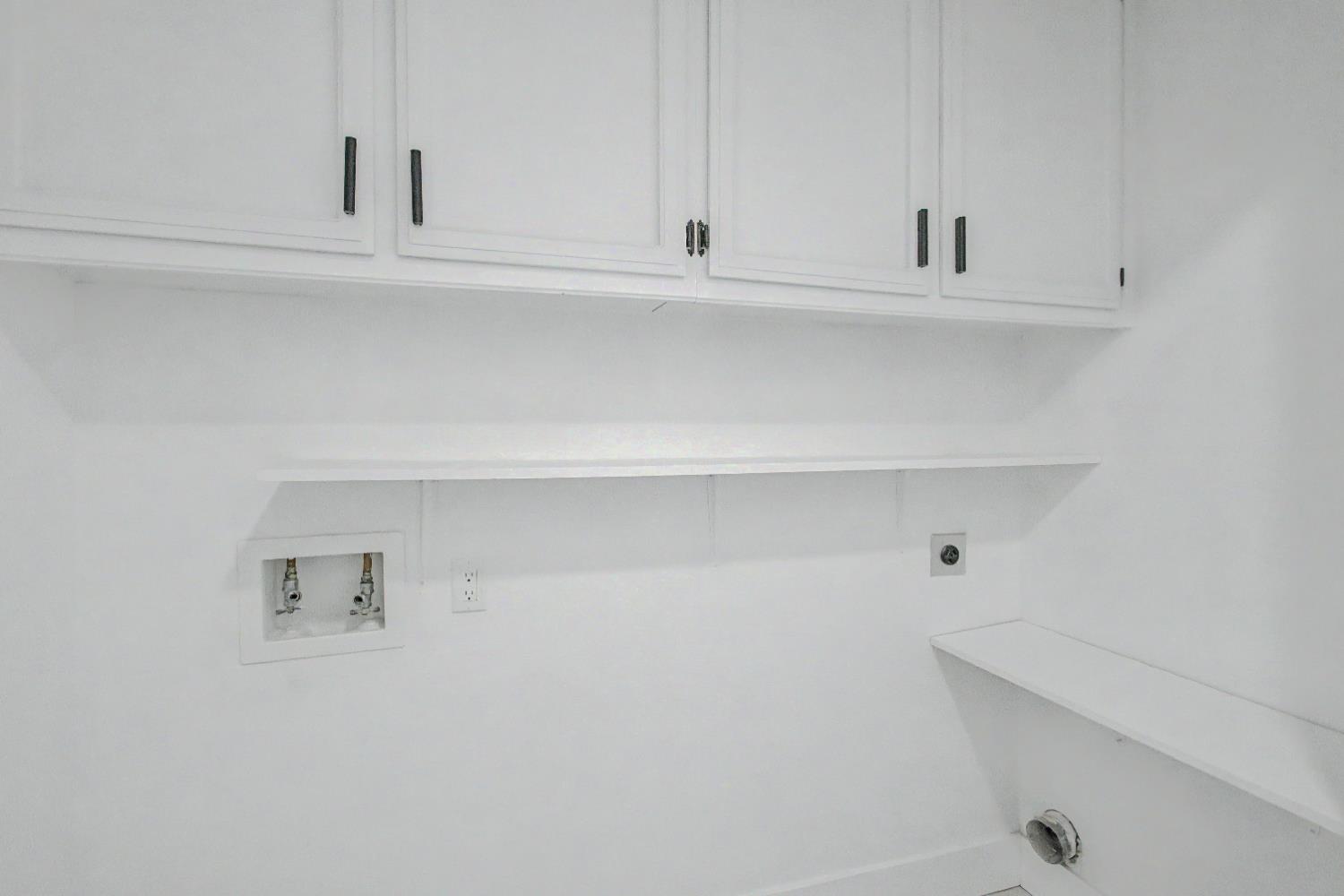 3184 Topeka Drive Merced, CA 95348 - Photo 23 of 26 Laundry room