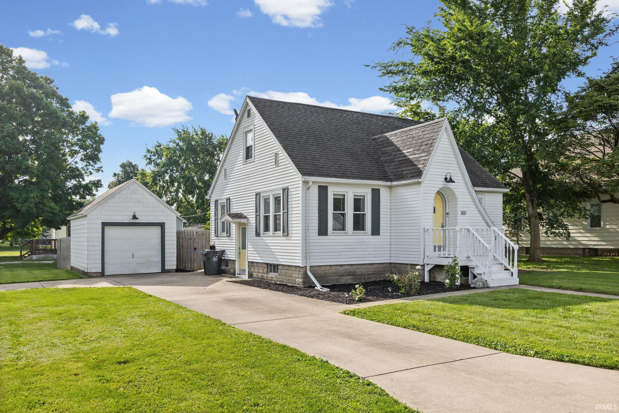 307 North Jackson Avenue Fowler, IN 47944 - Photo 3 of 34