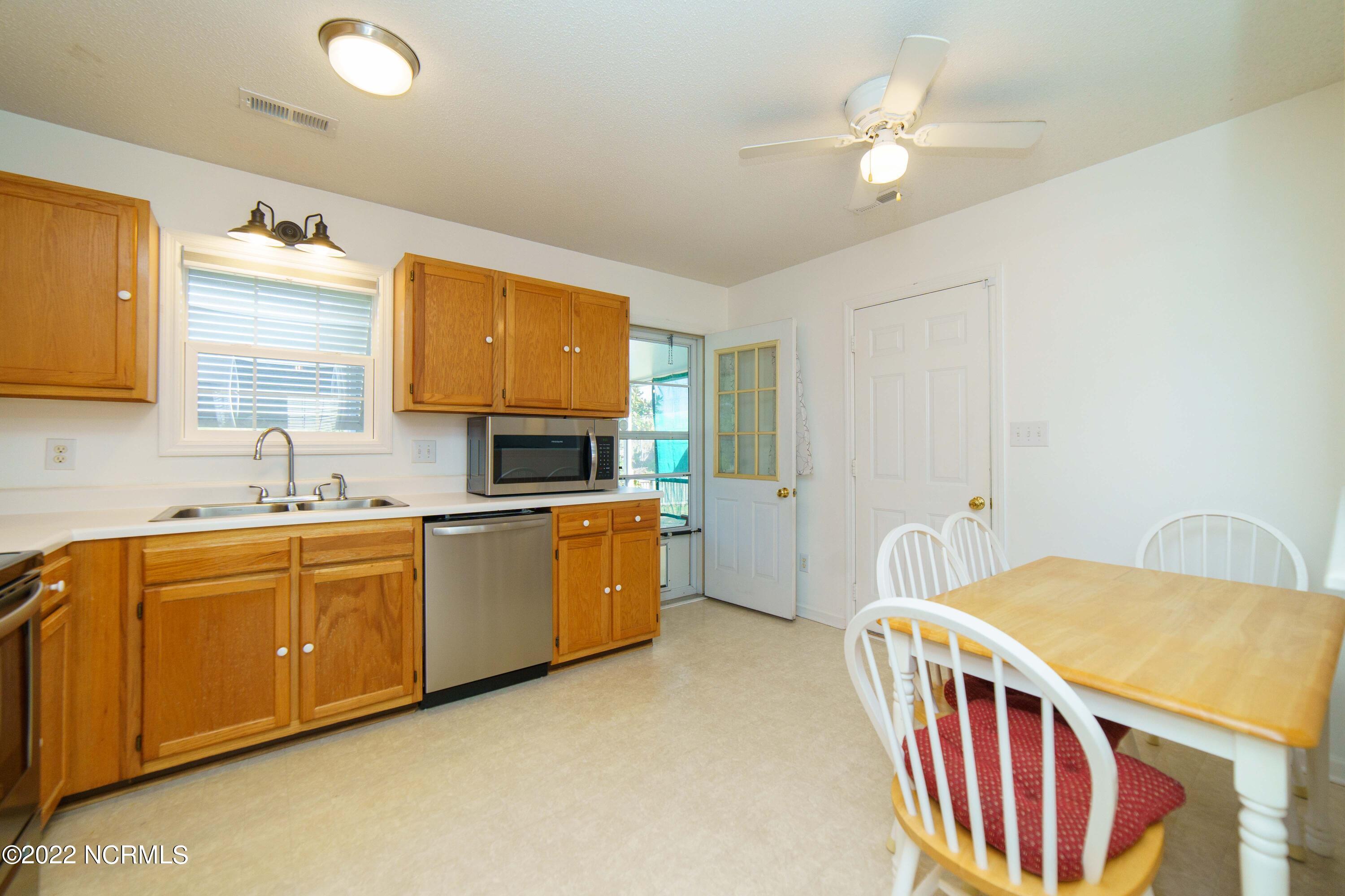 239 Peninsula Manor Road Hubert, NC 28539 - Photo 8 of 28 20180122-DSC04775