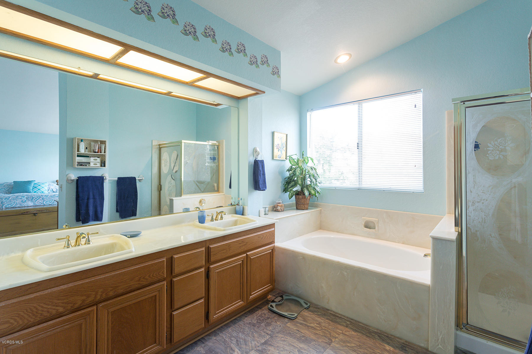 75 Valley Crest Road Simi Valley, CA 93065 - Photo 19 of 33 a bathroom with a tub double sink window and mirror