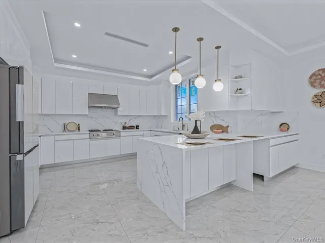 $2,890,000 | 233-12 Bay Street | Douglaston