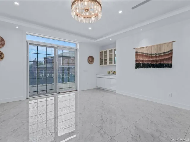 $2,890,000 | 233-12 Bay Street | Douglaston