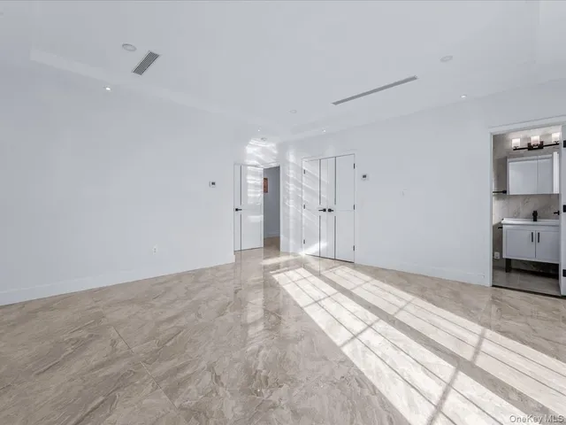 $2,890,000 | 233-12 Bay Street | Douglaston