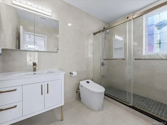 $2,890,000 | 233-12 Bay Street | Douglaston