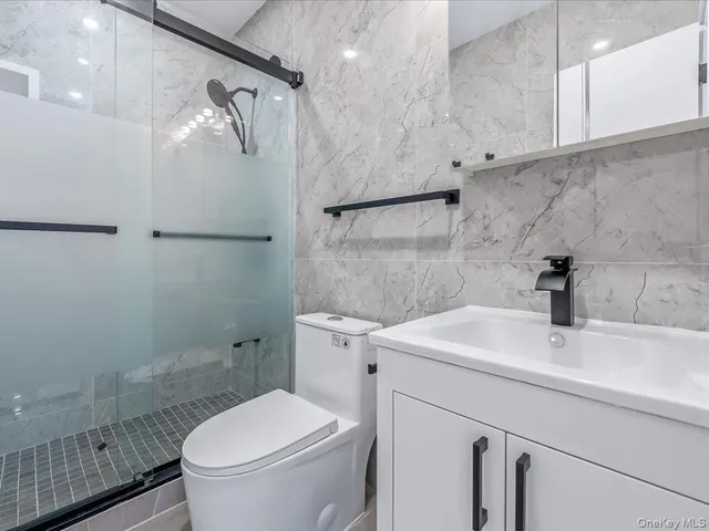 $2,890,000 | 233-12 Bay Street | Douglaston