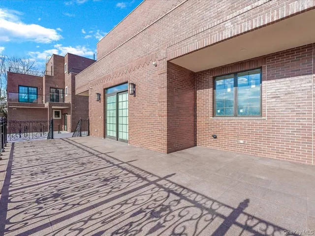 $2,890,000 | 233-12 Bay Street | Douglaston