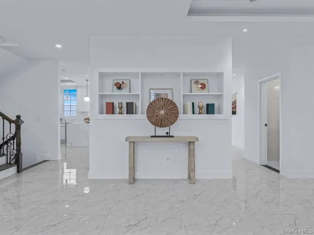 $2,890,000 | 233-12 Bay Street | Douglaston