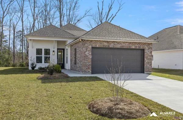 $332,990 | 25305 Burlington Drive, Denham Springs, LA 70726