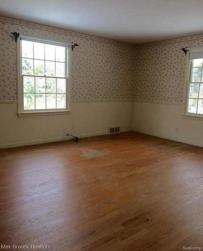 1081 Rock Spring Road Bloomfield Hills, MI 48304 - Photo 12 of 19 Master with hardwood floors