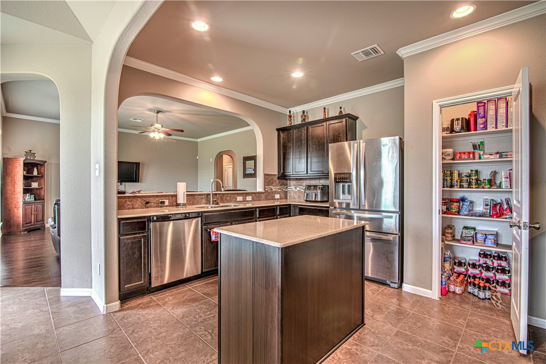 623 Coventry Drive Temple, TX 76502 - Photo 15 of 38 a kitchen with stainless steel appliances granite countertop a refrigerator and a sink