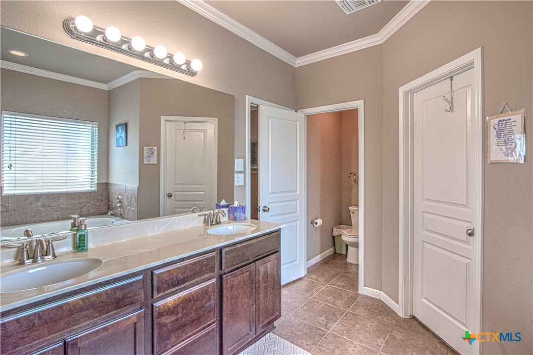 623 Coventry Drive Temple, TX 76502 - Photo 20 of 38 a bathroom with a sink double vanity and a mirror