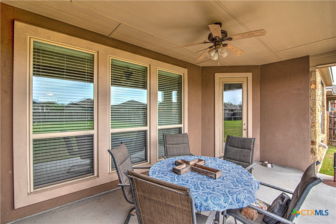 623 Coventry Drive Temple, TX 76502 - Photo 28 of 38 a living room with granite countertop furniture and a window