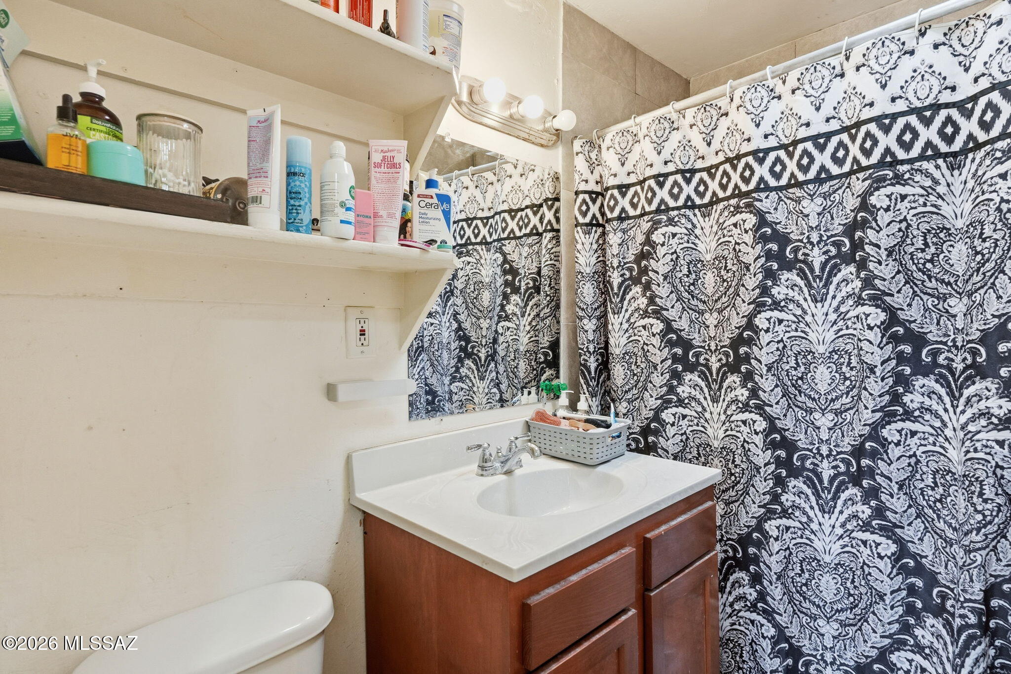 426 East Aragon Road, Unit 1 Tucson, AZ 85756 - Photo 15 of 18 a bathroom with a sink and a mirror
