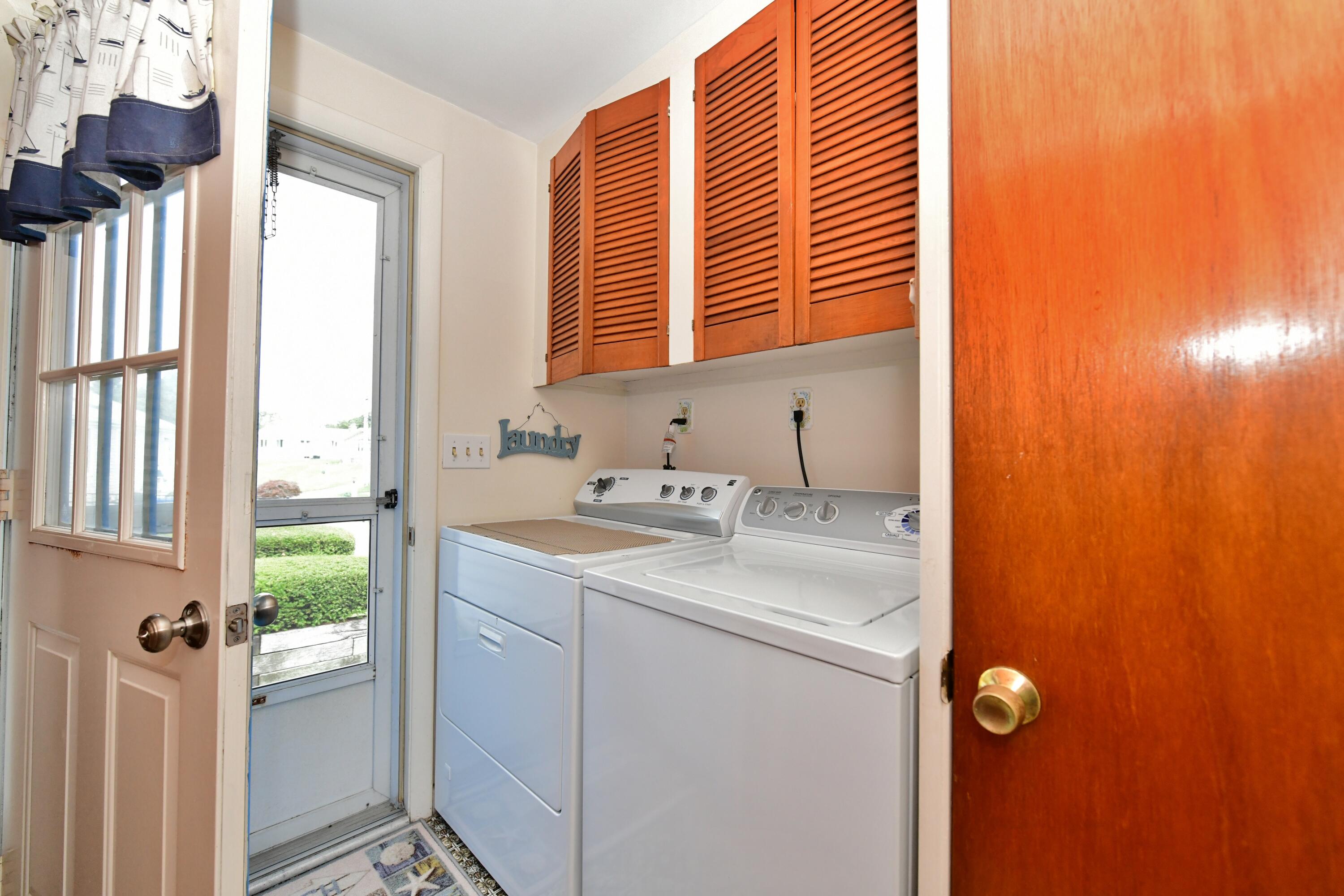 5 Spindrift Lane, Unit WINTER Buzzards Bay, MA 02532 - Photo 27 of 34 a bathroom with a sink toilet and shower