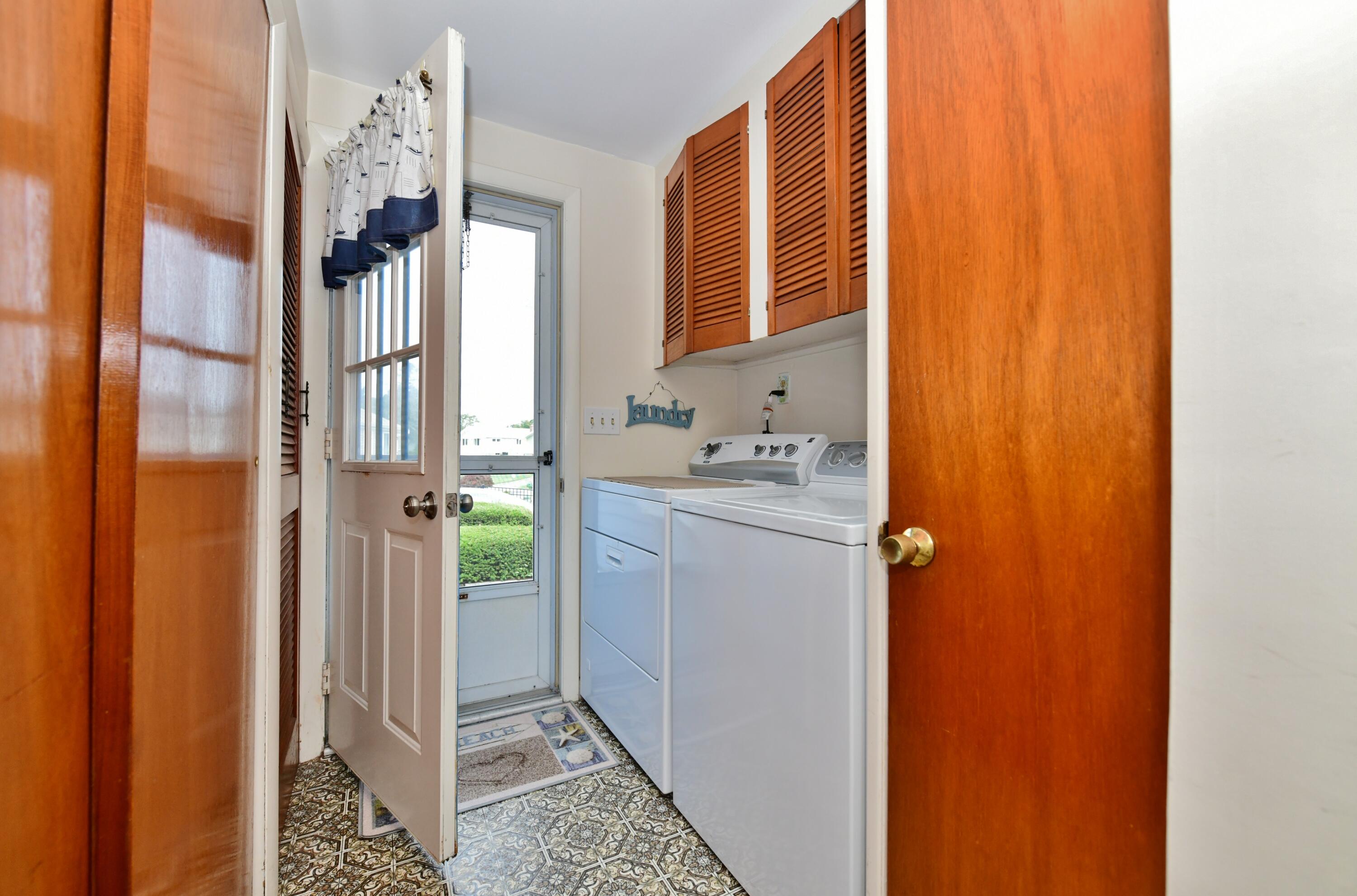 5 Spindrift Lane, Unit WINTER Buzzards Bay, MA 02532 - Photo 28 of 34 a bathroom with a sink and a mirror