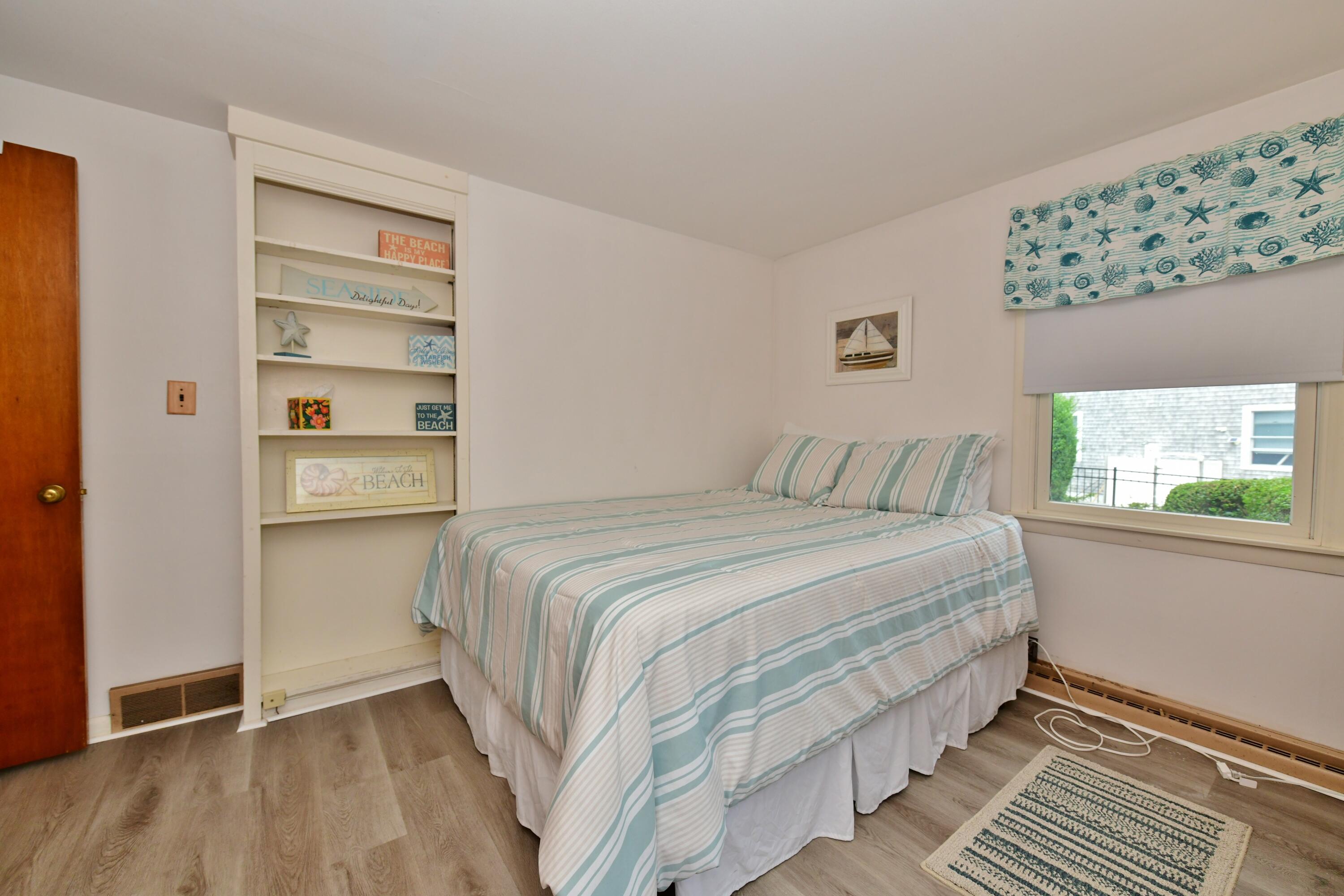 5 Spindrift Lane, Unit WINTER Buzzards Bay, MA 02532 - Photo 31 of 34 a bedroom with a bed and a window