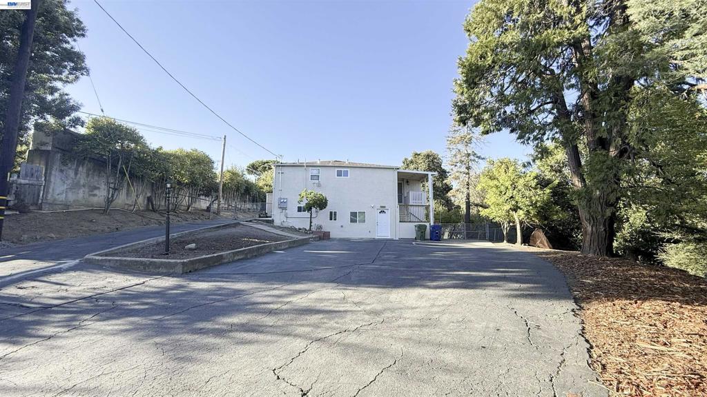 3682 Seven Hills Road Castro Valley, CA 94546 - Photo 4 of 22 Entrance