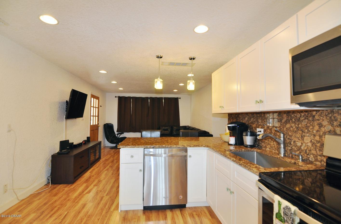 2440 Yale Road South Daytona, FL 32119 - Photo 9 of 18 Kitchen