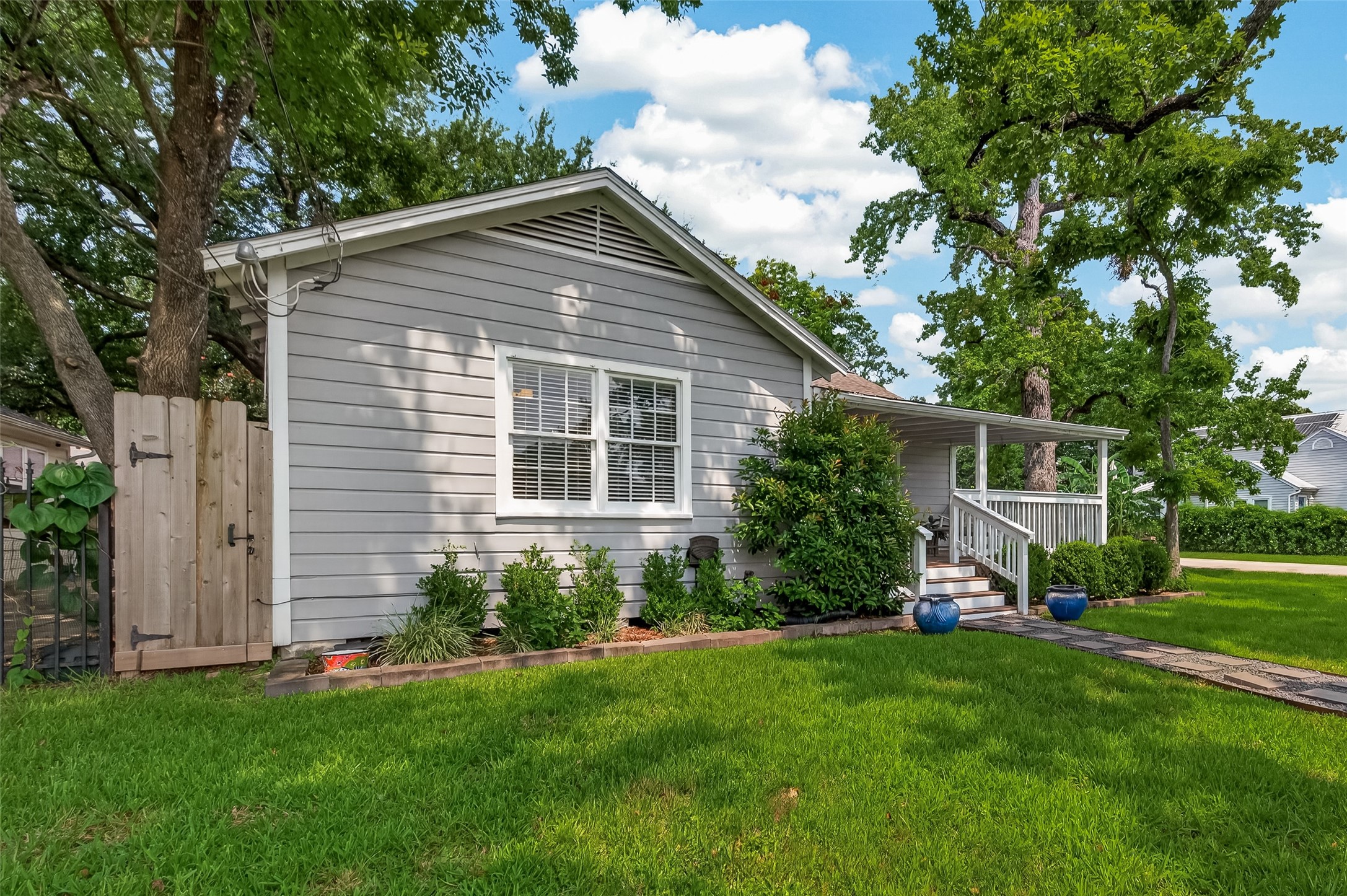 2019 Gostick Street Houston, TX 77008 - Photo 36 of 36 a view of a house with backyard and garden