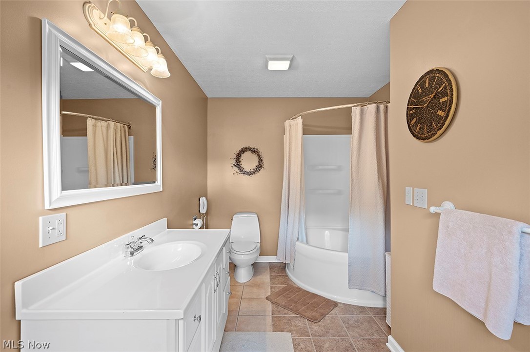 3559 Nichols Road Medina, OH 44256 - Photo 15 of 20 Bathroom attached to primary bedroom