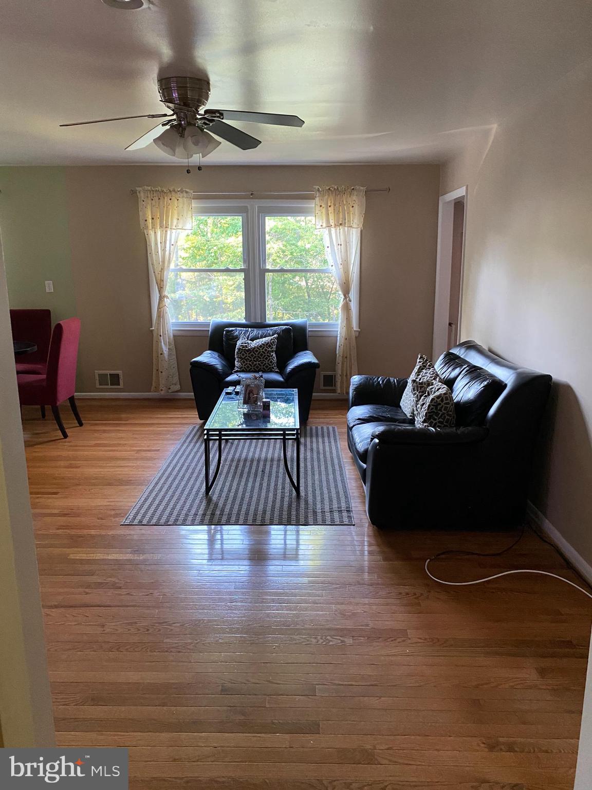 8502 Chervil Road Lanham, MD 20706 - Photo 24 of 44 Living area