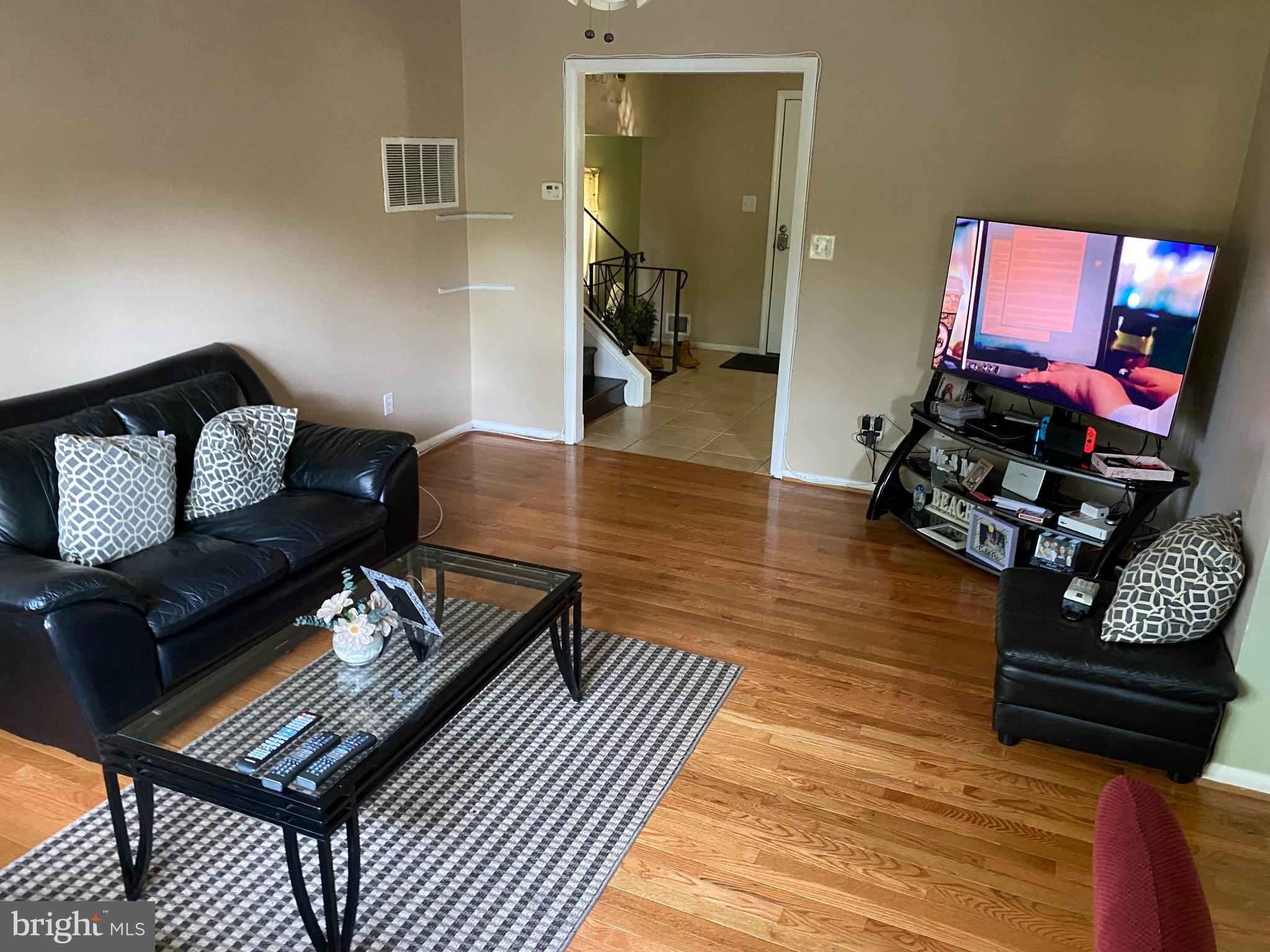 8502 Chervil Road Lanham, MD 20706 - Photo 25 of 44 Living room