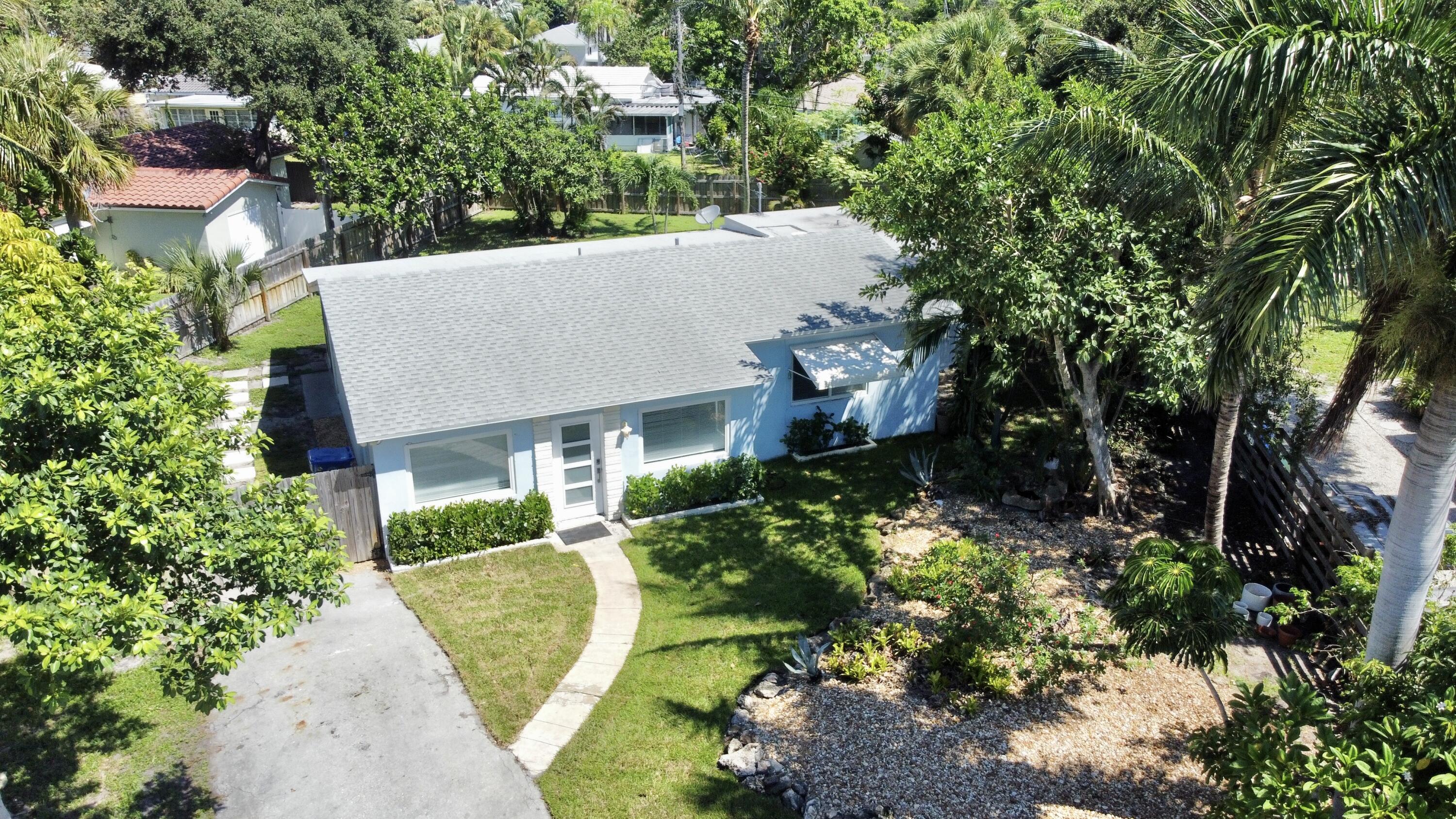 139 Prospect Road Lantana, FL 33462 - Photo 4 of 38 2F1D3EA5-69C2-4484-A353-FC28837D5BE1