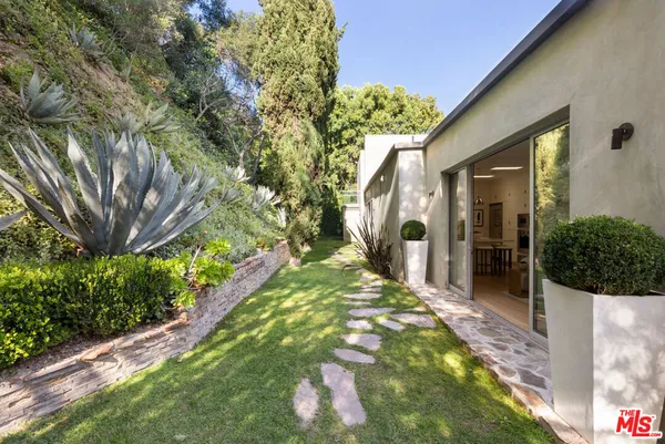 a view of a chairs and table in a backyard