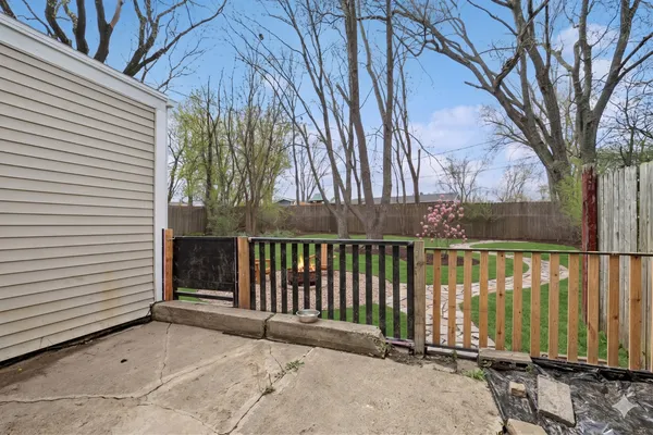 $230,000 | 36912 North Lawrence Drive, Lake Villa, IL 60046