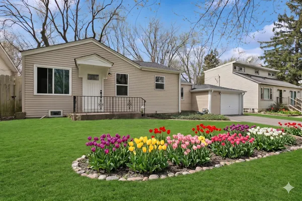 $230,000 | 36912 North Lawrence Drive, Lake Villa, IL 60046