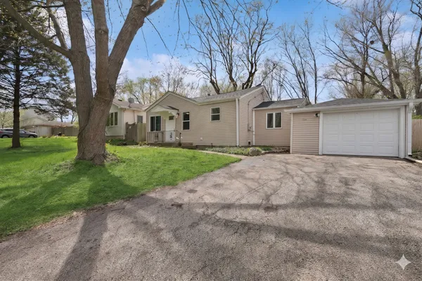 $230,000 | 36912 North Lawrence Drive, Lake Villa, IL 60046