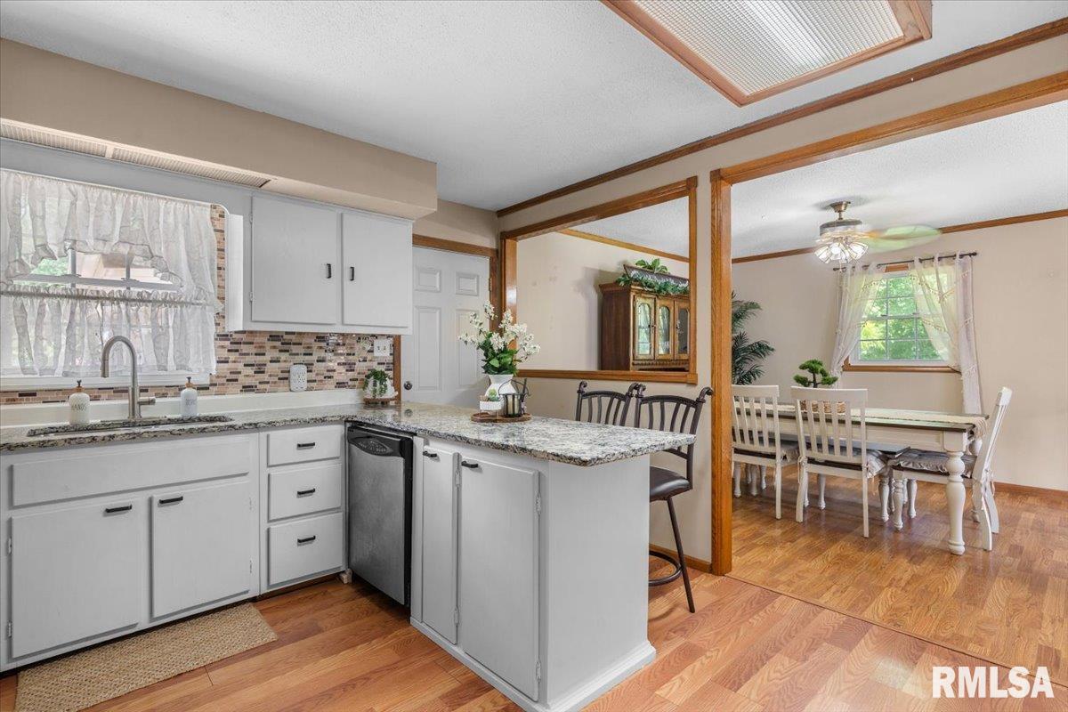 5260 River View Road Riverton, IL 62561 - Photo 12 of 34